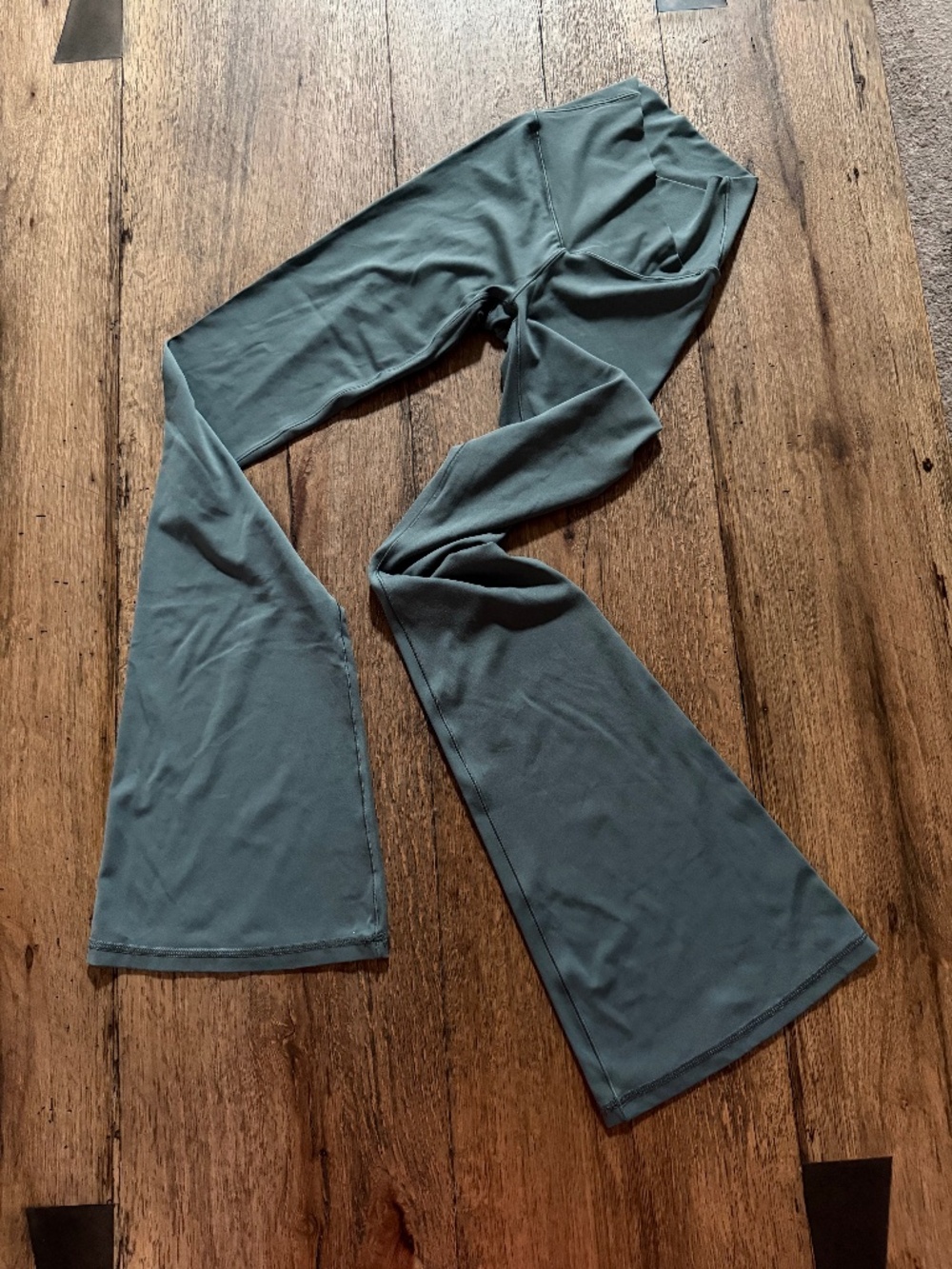 Offline by aerie High waisted crossover flare leggings - size xs
